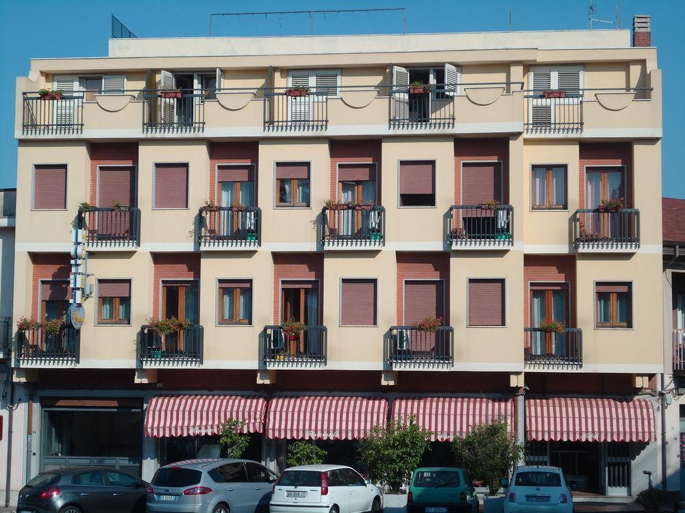 Hotel Ristorante Mommo Polistena Exterior photo